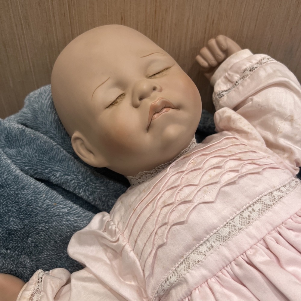 Vtg Lee Middleton First Moments Limited Edition 21" Vinyl Baby Doll Closed Eyes
